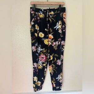 ❇️One by Chapter One Floral Jogger Pants 2 for $22❇️